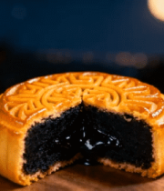 切开的流心广式月饼特写11602#横屏 