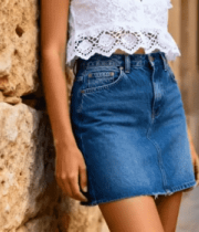 女子靠石墙街景素材10325#横屏 