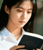 女子户外专注阅读法律书籍8652#横屏 