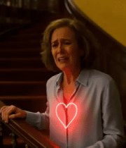 女士手扶楼梯面露痛苦表情1984#横屏 