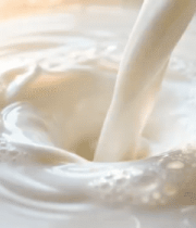 牛奶倾倒特写画面11645#横屏 