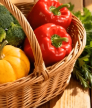 装满蔬菜水果的柳编篮子11388#横屏 