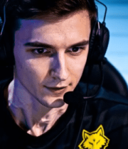 	 男性游戏玩家专注神情3766#横屏 