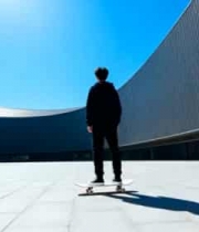 年轻人户外广场玩滑板11172#横屏 