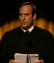 男子在讲台持稿发言4761#横屏 