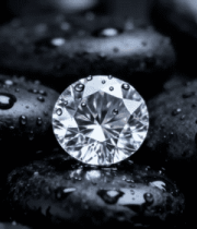 	 钻石置于带水珠黑石上特写9214#横屏 