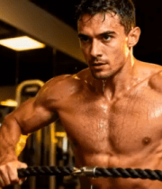 男性健身房器械锻炼画面8749#横屏 