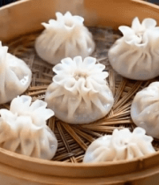 	 竹制蒸笼里的小笼包特写906#横屏 