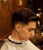 男士在理发店理发13845#横屏 