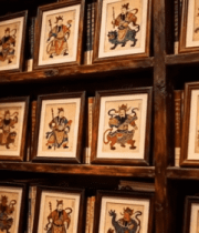 	 中式木架上的传统画像素材7290#横屏 