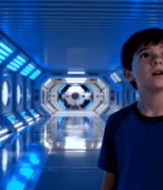 男孩身处科幻风格空间站(1)13898#横屏 