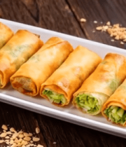 木桌上的一盘蔬菜春卷9178#横屏 