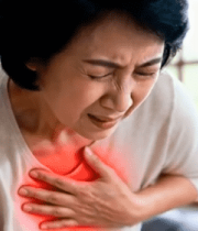 中年女性家中突发胸口疼痛9601#横屏 