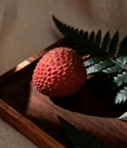 木盘上的荔枝及绿叶8124#横屏 