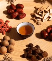 木盘上的养生食材与茶汤8944#横屏 