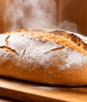 木板上的新鲜出炉面包1394#横屏 