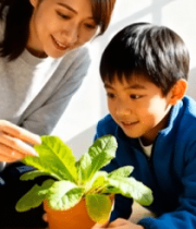 母亲与男孩观察盆栽植物5863#横屏 