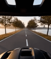 摩托车骑行者沿湖边公路行驶2174#横屏 