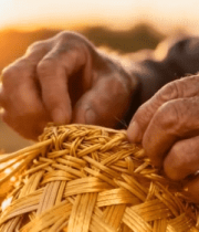 老人手工编织草编物件332#横屏 