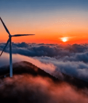 云海中风力发电机与日落景观8395#横屏 