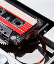 老式磁带录音机与磁带特写1266#横屏 