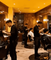 理发店理发师为顾客理发场景8427#横屏 