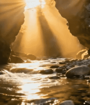 阳光照耀下的溪流峡谷景象7152#横屏 