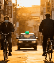 街道上骑行的戴口罩行人13507#横屏 