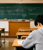 教室中学生伏案学习素材8432#横屏 