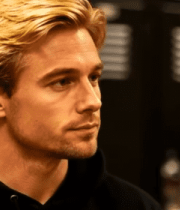 	 金发男子穿连帽衫近景12038#横屏 