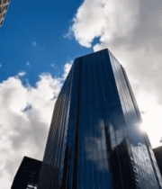 仰拍城市高楼大厦与蓝天白云4531#横屏 