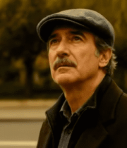 街头戴帽男子特写14828#横屏 