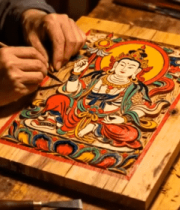 匠人木雕佛像绘制特写14663#横屏 