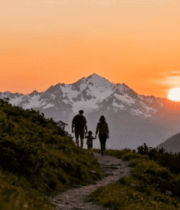 	 家庭山间徒步日落景象2025#横屏 