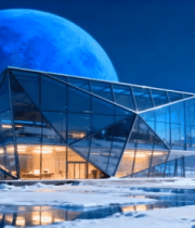 极地玻璃建筑与超大月亮景观13028#横屏 