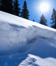 阳光下的积雪覆盖山坡景观7440#横屏 