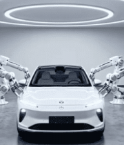 机器人环绕新能源汽车画面4006#横屏 