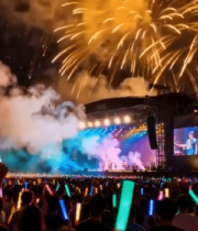 烟花下的音乐会现场7809#横屏 