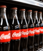 货架上的可口可乐玻璃瓶1696#横屏 