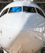 机库内停放的客机机头特写10892#横屏 