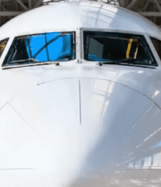 机库内停放的客机机头特写10892#横屏 