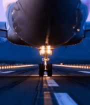 机场跑道上的飞机近景9387#横屏 