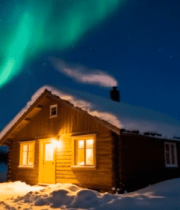 雪夜木屋上空的极光景观9630#横屏 