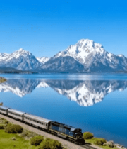 火车穿行湖泊山脉风景10841#横屏 