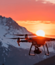 雪山上空飞行的无人机10861#横屏 