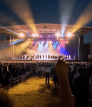 户外音乐会现场观众画面3458#横屏 