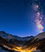 雪山夜空下的山谷夜景9099#横屏 