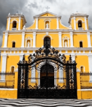 	 黄色教堂建筑外观2895#横屏 