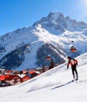 雪山下滑雪场滑雪者滑雪场景11485#横屏 