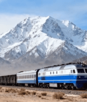 雪山下行驶的火车(1)14794#横屏 